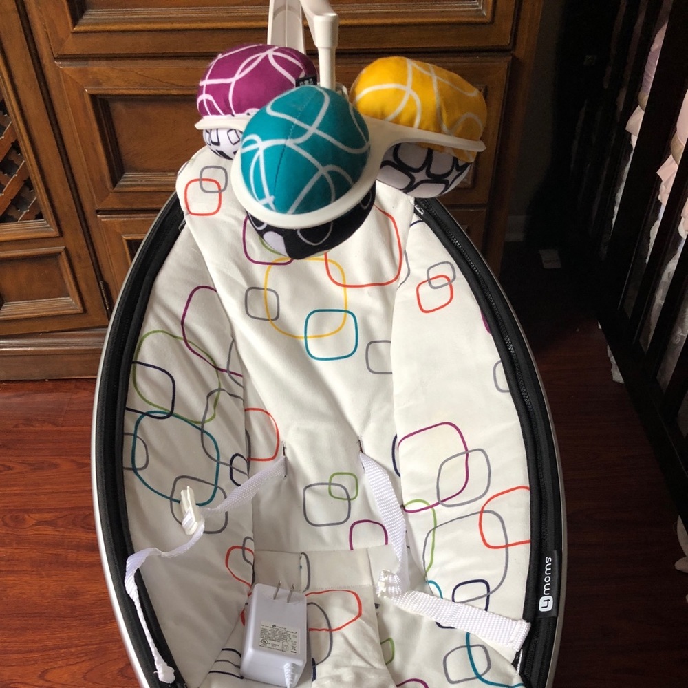 4 moms mamaroo baby swing